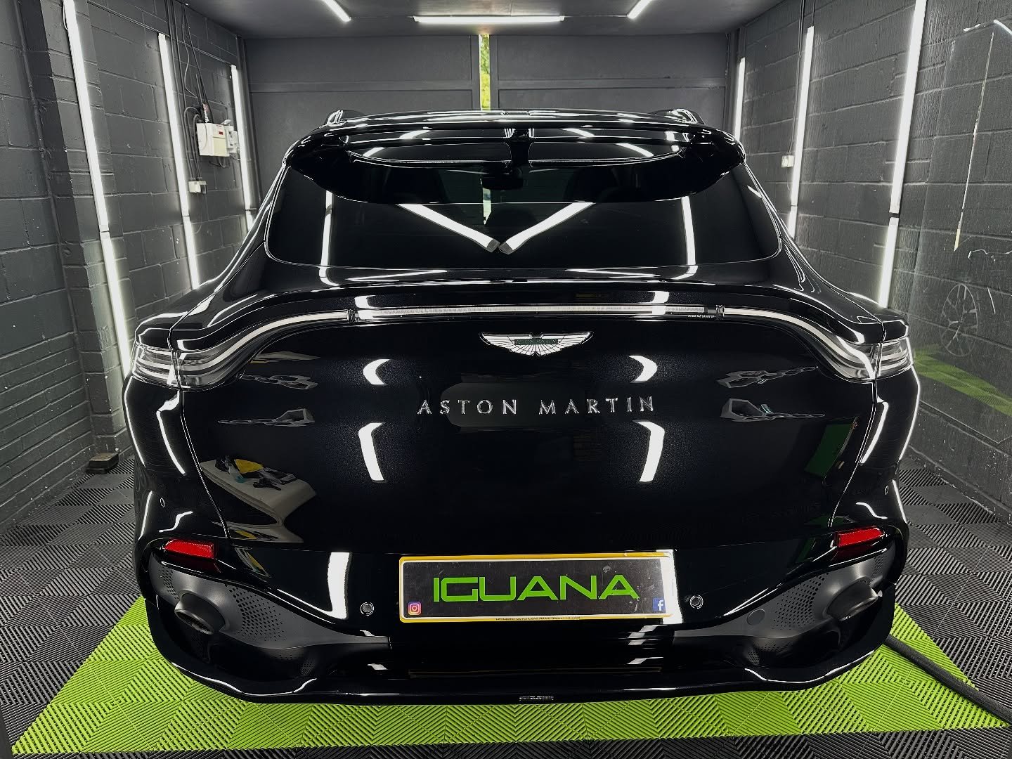 Aston Martin DBX
